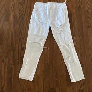 White American Eagle Ripped Jeans (Size 4 Regular)